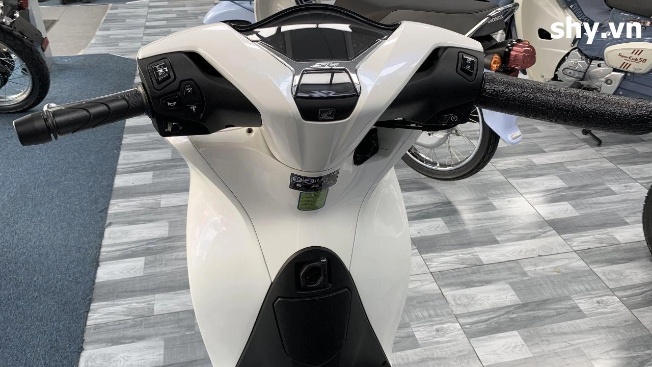 Honda SH Ý 150i trắng pha lê 2026 nhập khẩu Ý – Cubshop vừa về số lượng ít, nhận xe ngay
