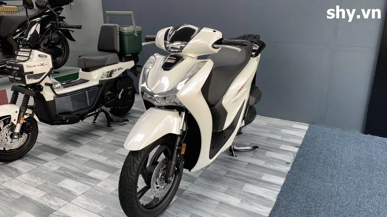 Honda SH Ý 150i trắng pha lê 2026 nhập khẩu Ý – Cubshop vừa về số lượng ít, nhận xe ngay