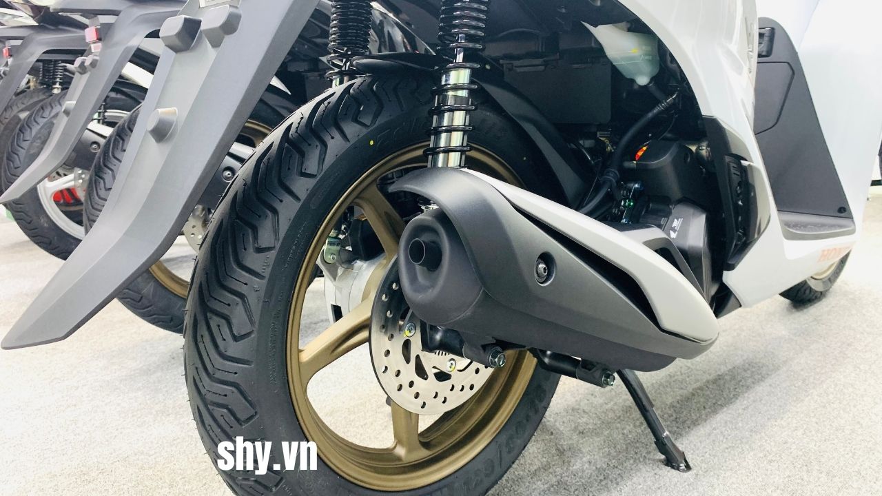 Honda SH150i Italy New Concept màu trắng 2026