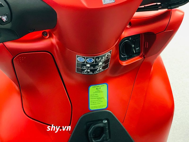 Honda SH350i Sporty đỏ nhám 2026: Giá xe nhập Ý