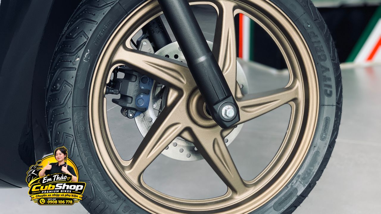 Honda SH150i Ý 2026 màu đen bóng